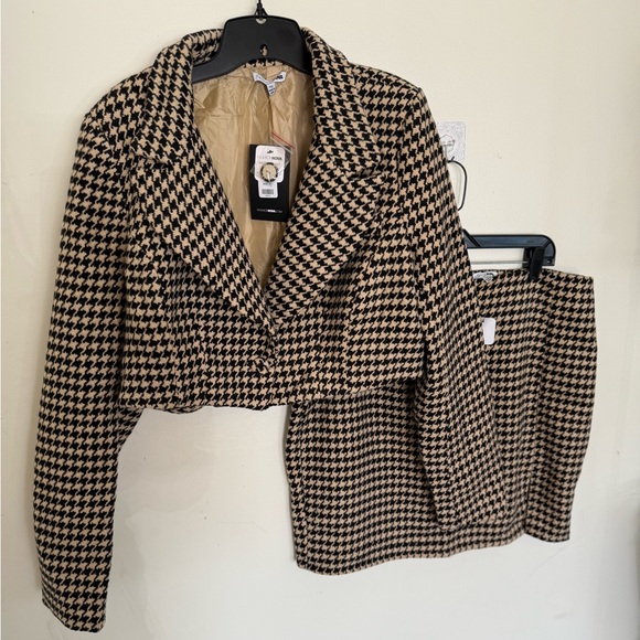 Fashion Nova Black and Tan Houndstooth Blazer Set - Picture 2 of 7